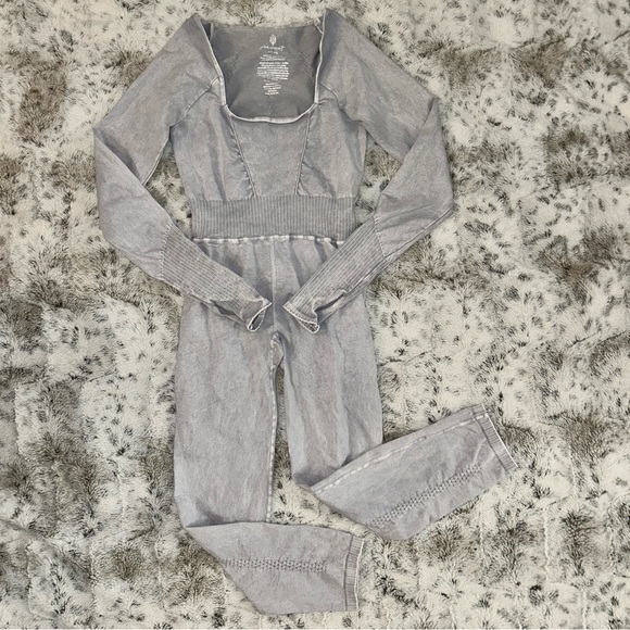 🆕 NWOT Free People Movement | Good Karma Long Sleeve Onesie | Ice Grey - Picture 7 of 16
